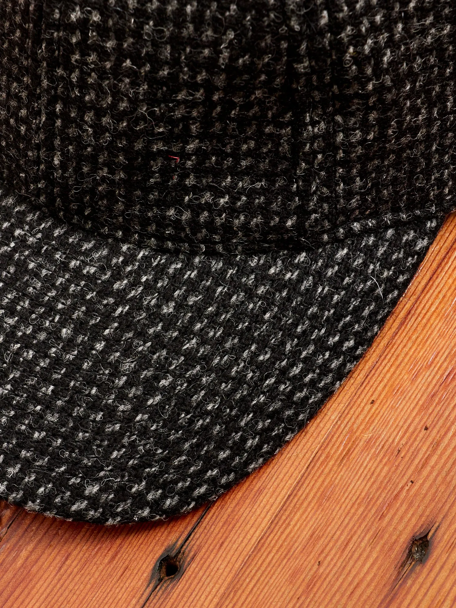 Tweed Cap in Grey Dots